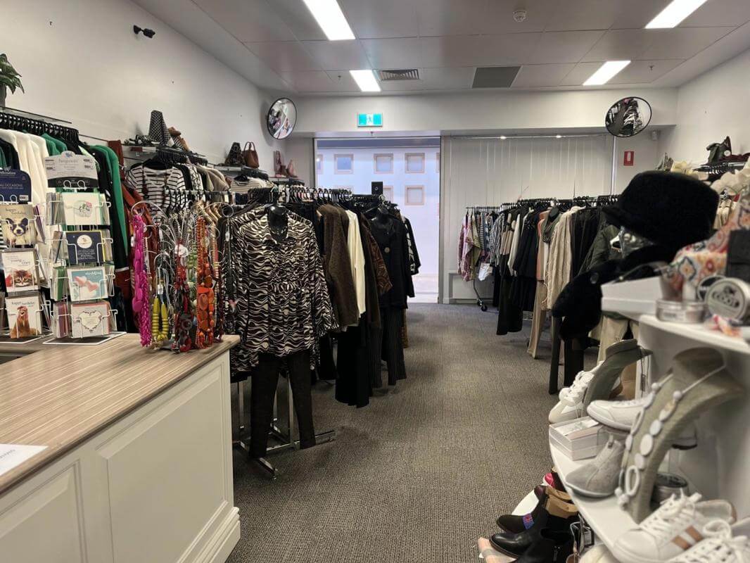 Profit Apprx $140,000 Ladies Fashion Business For Sale Trading 5.5 Days Attractive Profit ROI 280%