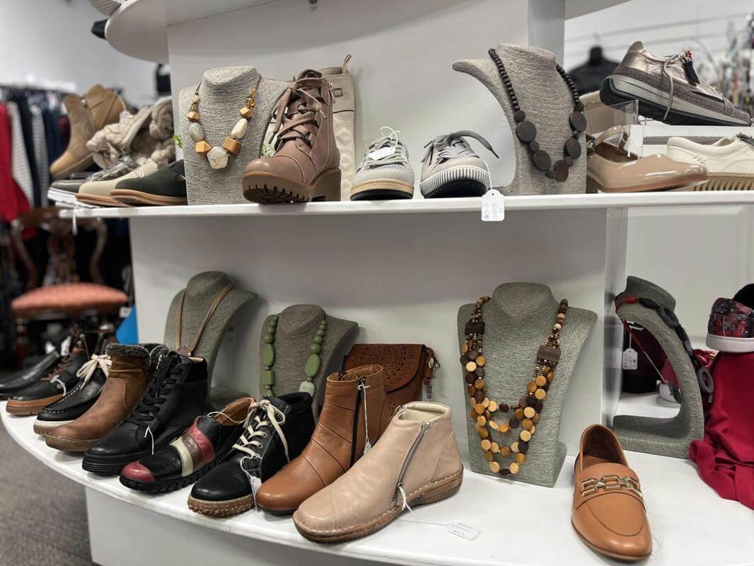 Profit Apprx $140,000 Ladies Fashion Business For Sale Trading 5.5 Days Attractive Profit ROI 280%