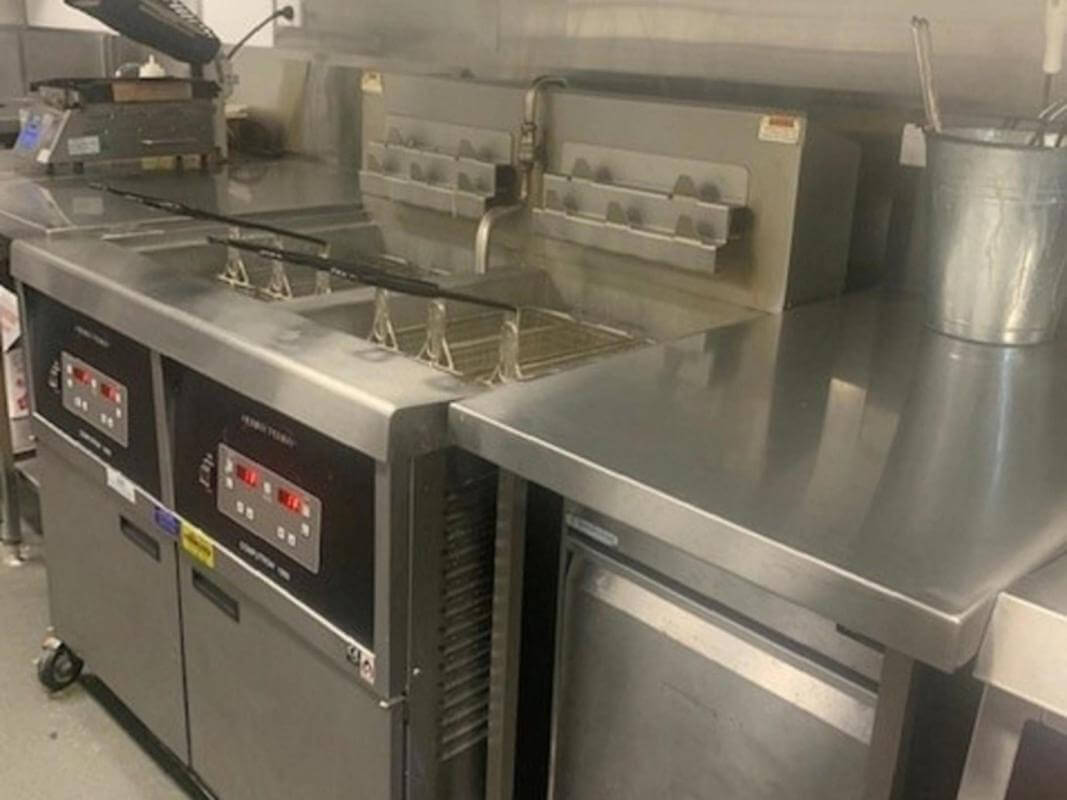 Magnificent Chicken & Chip takeaway, Gold Coast north, Near new equipment, Possible for 491 Visa!