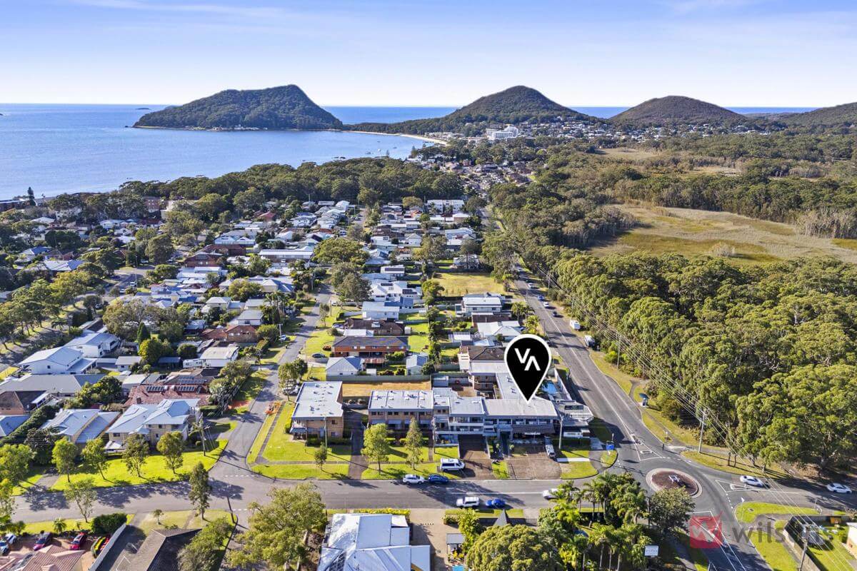 Fried chicken and Beer - licensed Korean style restaurant - perfect main road location