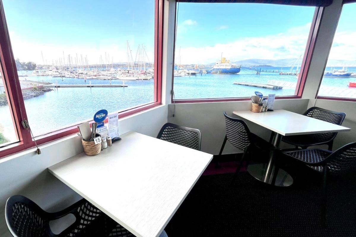 L/hold Beauty Point Waterfront Hotel Glorious River Views 20 Pokies All Income Streams