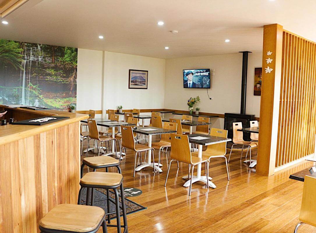 No Ingoing, Modern Stylish Sophisticated Water Views Wild Rivers Escape Restaurant