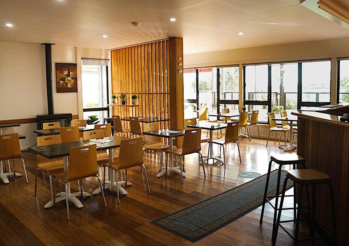 No Ingoing, Modern Stylish Sophisticated Water Views Wild Rivers Escape Restaurant