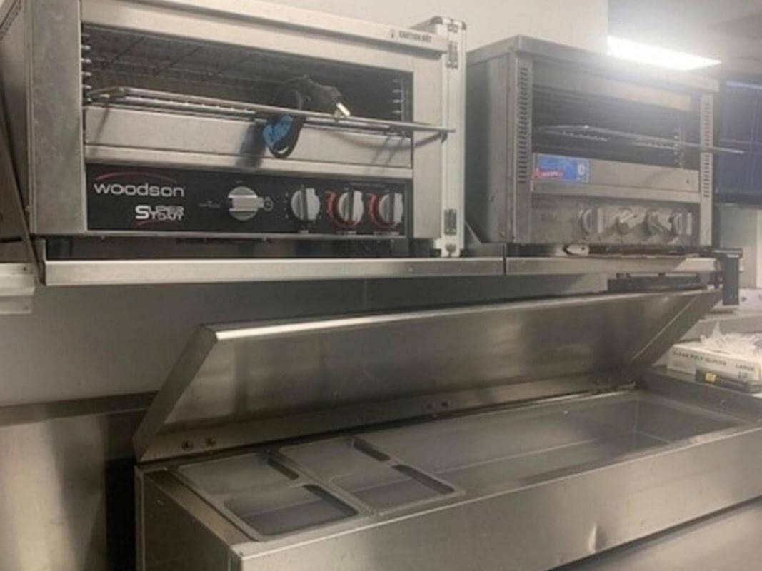 Chicken & Chip OR Fish & Chip shop, Gold Coast north, Near new equipment, Possible for 491 Visa!