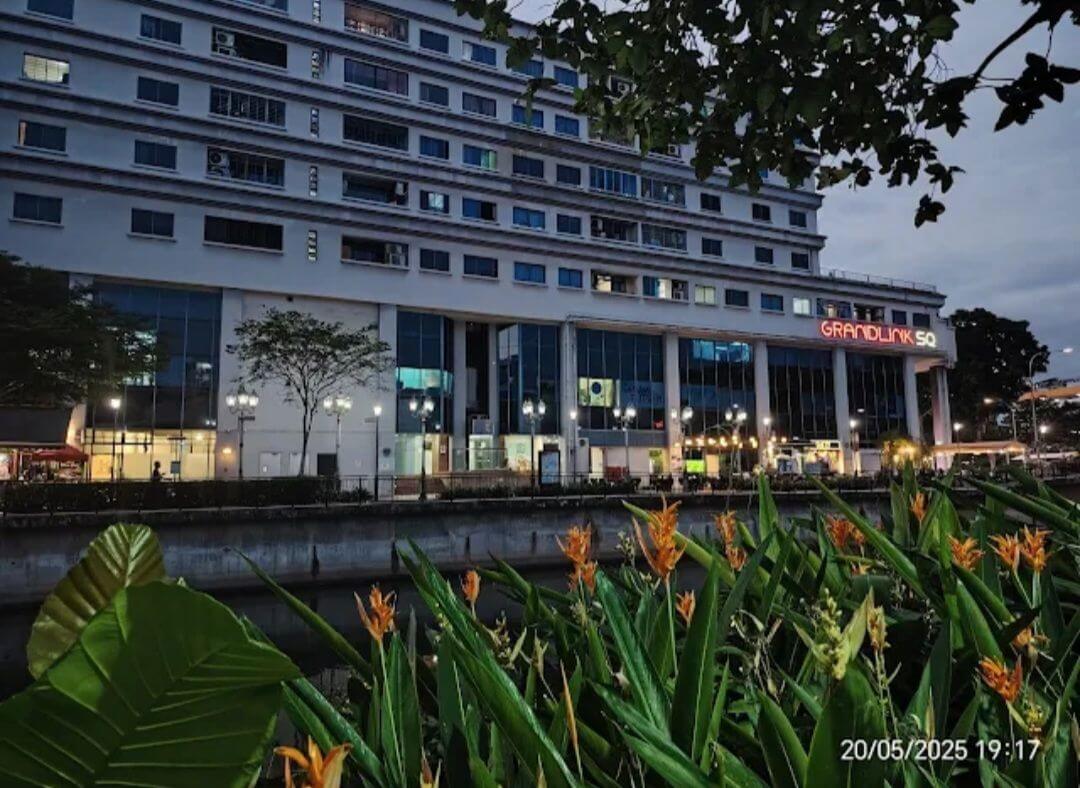 Buffet Restaurant For Take Over At Paya Lebar