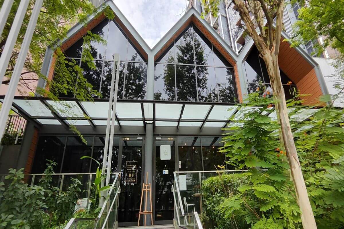 Dual Entrace Cafe For Takeover