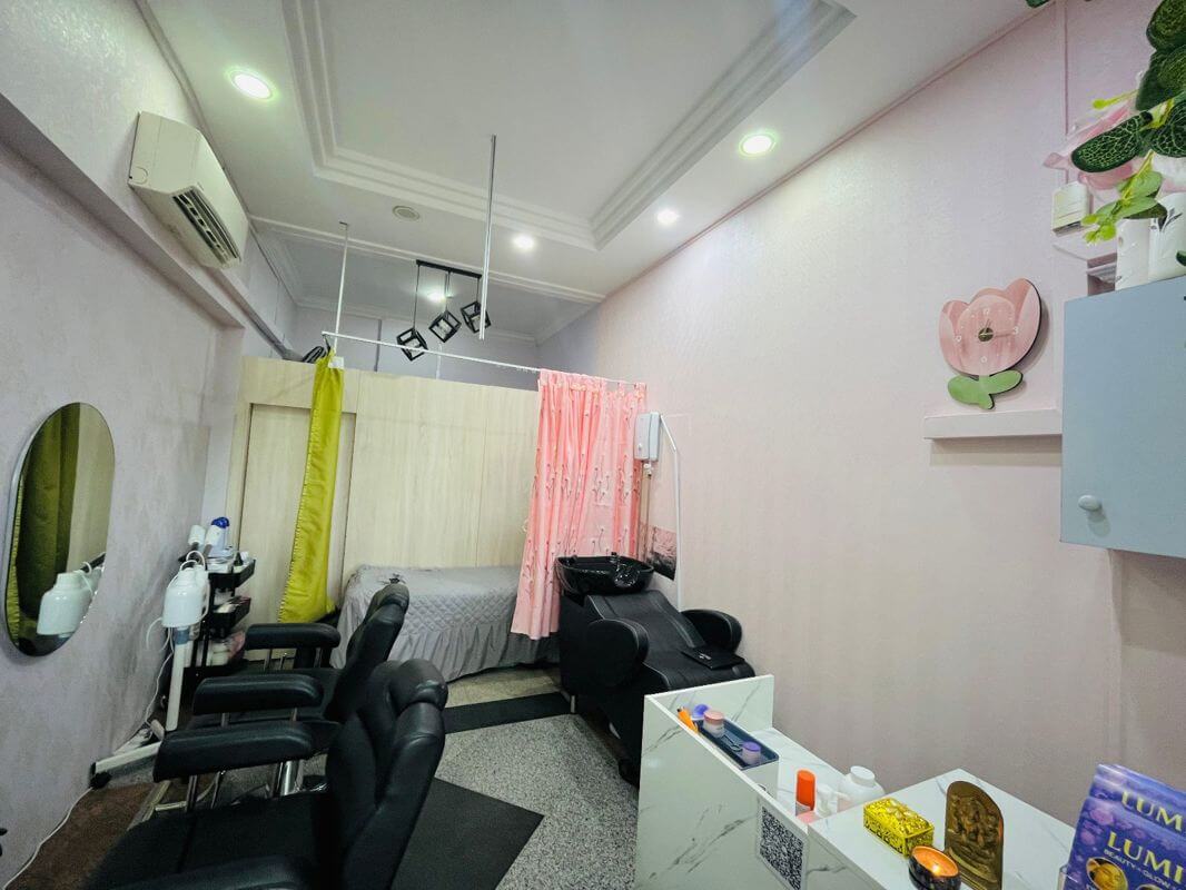 Selling Indian Beauty Palour At Yishun