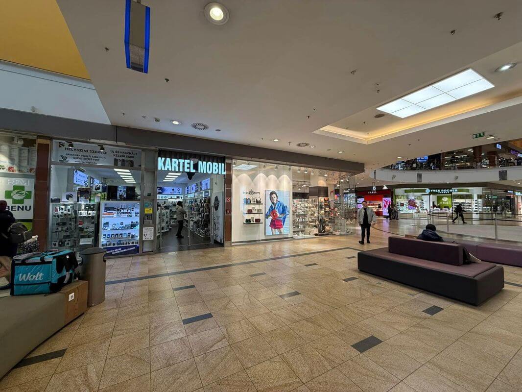 Eladó Bejáratott Mobilkereskedés – Győr Árkád (Kiemelt Lokáció!)