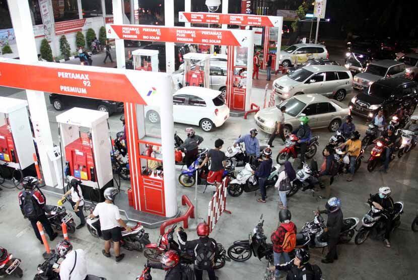 BIG EARN! Petrol Station for sale!!! Located at Batam, golden area, take over everything, turn key!