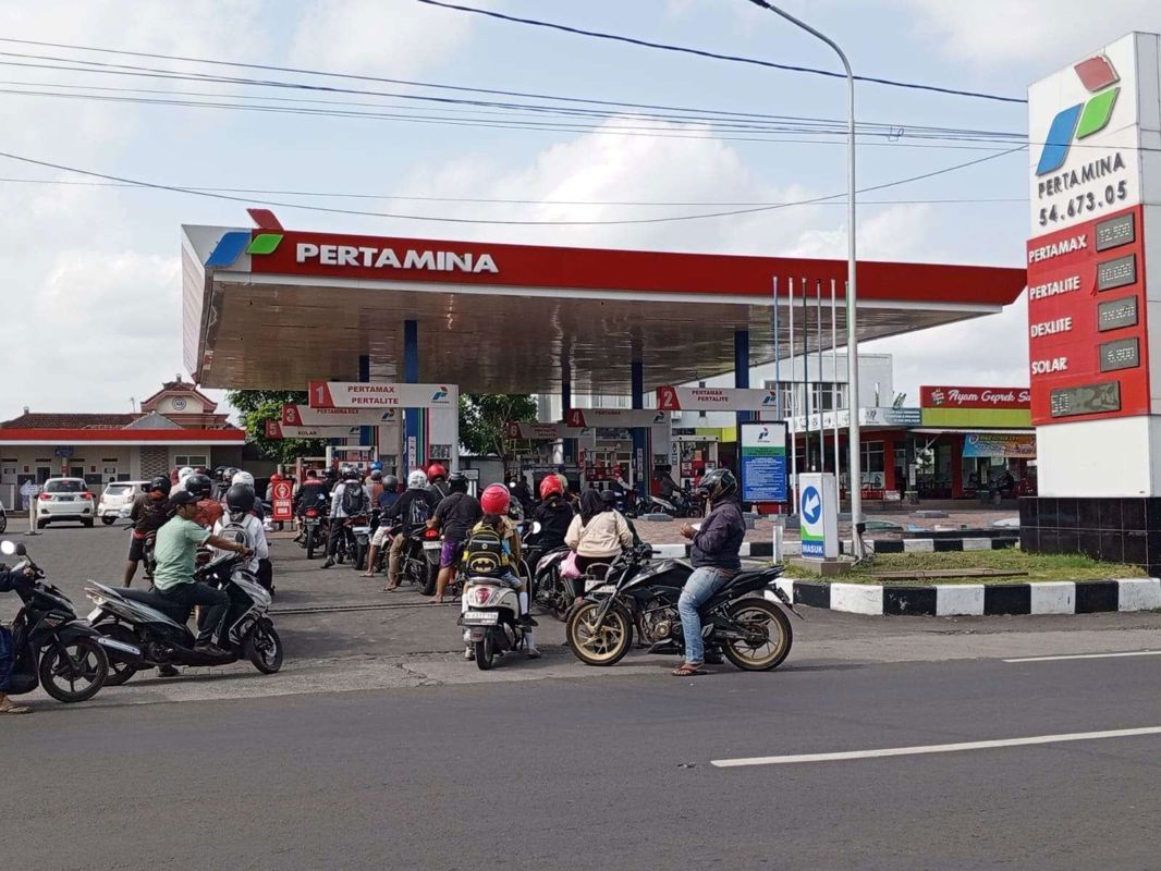 BIG EARN! Petrol Station for sale!!! Located at Batam, golden area, take over everything, turn key!
