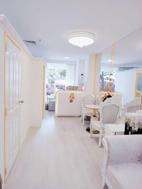 Business Beauty Salon Shop For Take Over Only 20K