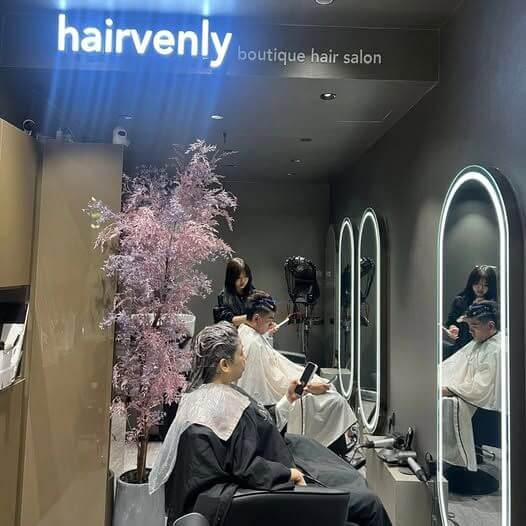 Nicely Renovated & Fully Equipped Hair Salon With 4-5 Seaters For Takeover At Only $19K