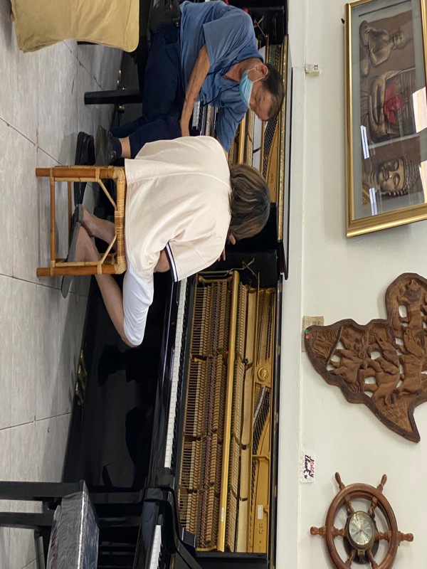 Take Over A Running Piano Business In Singapore