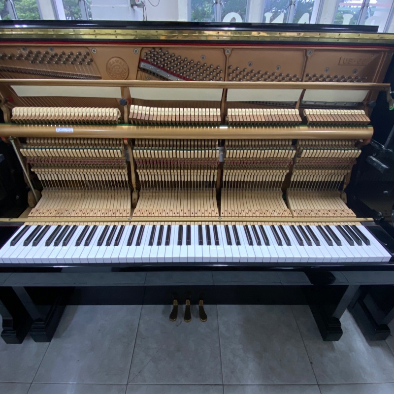Take Over A Running Piano Business In Singapore