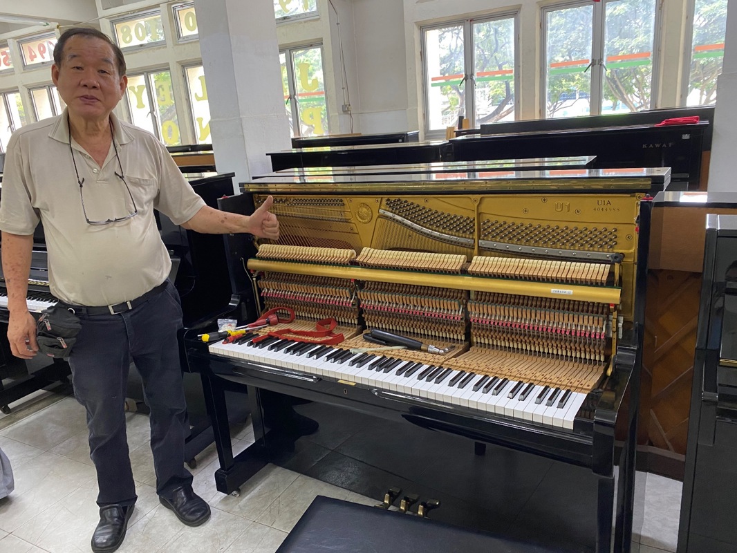 Take Over A Running Piano Business In Singapore