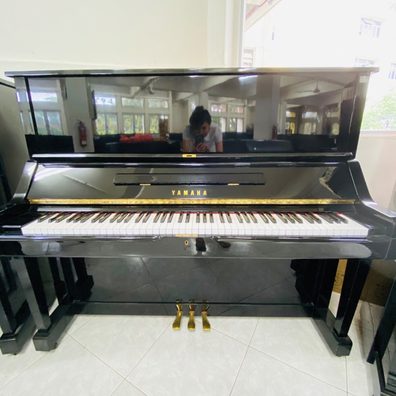 Take Over A Running Piano Business In Singapore