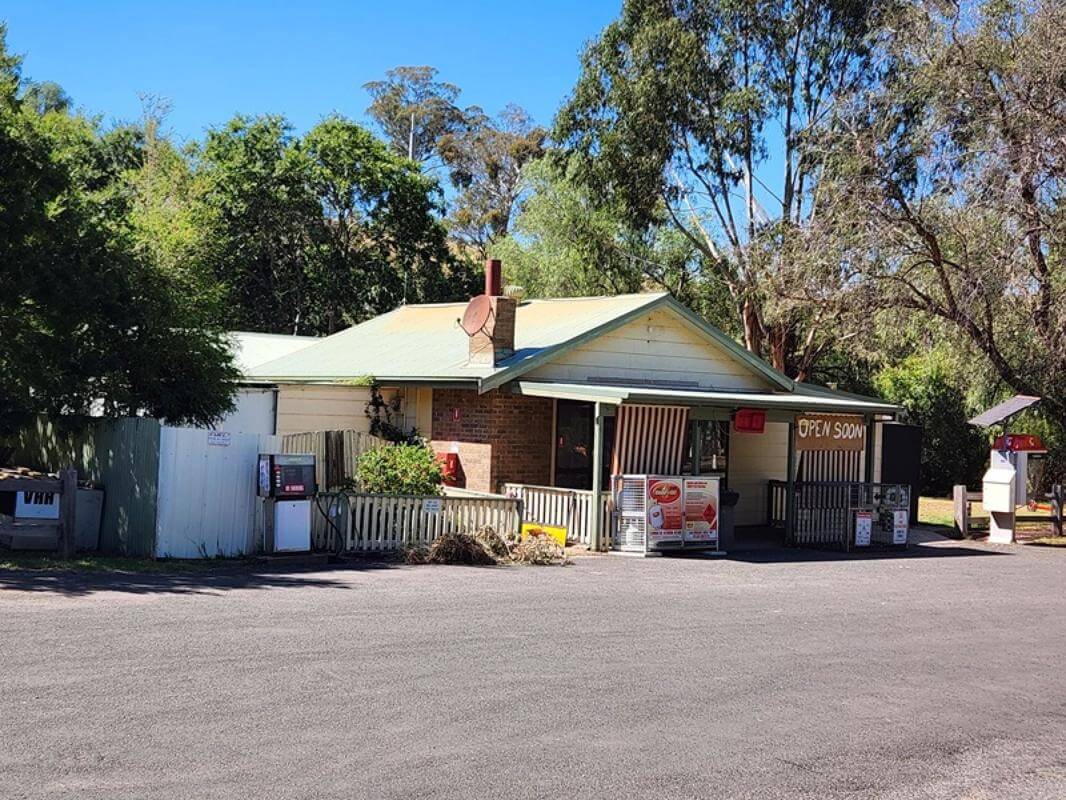 (已失效)Caravan Park, General Store and Fuel.