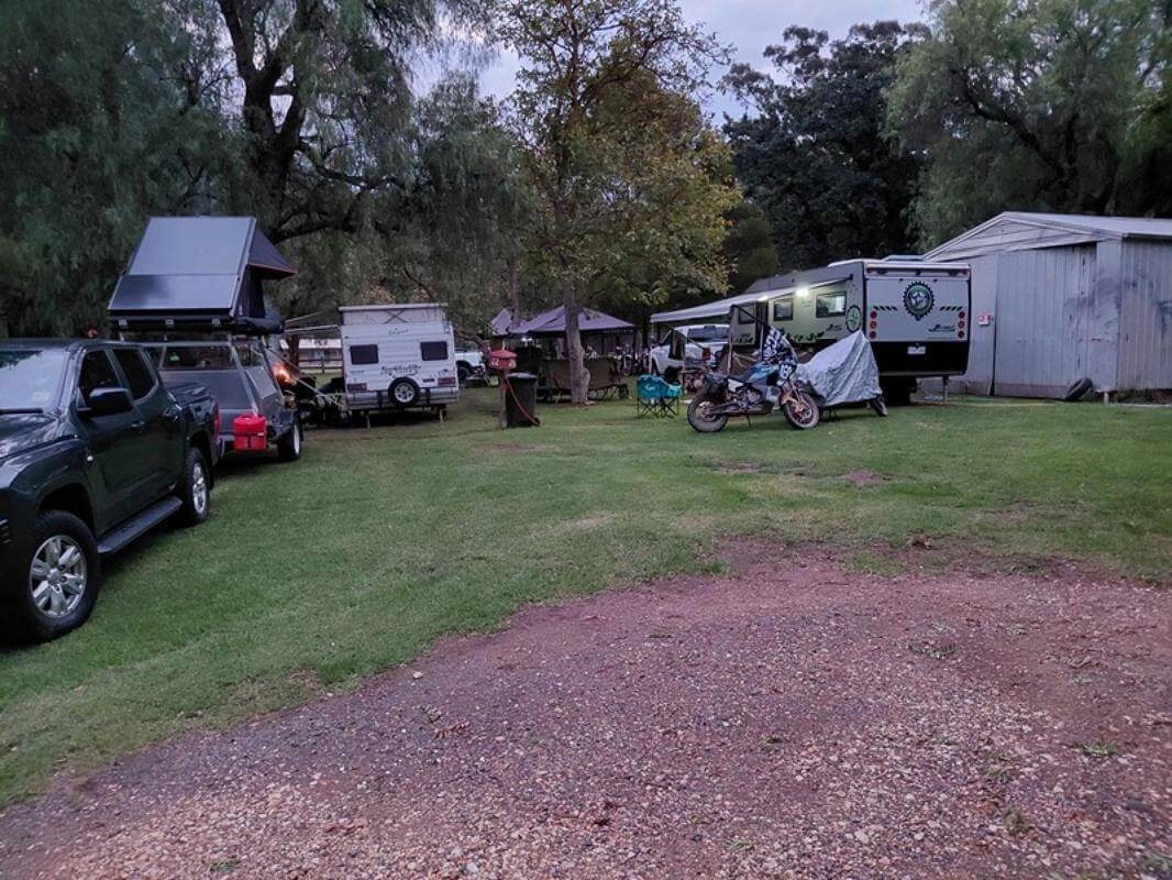 (已失效)Caravan Park, General Store and Fuel.