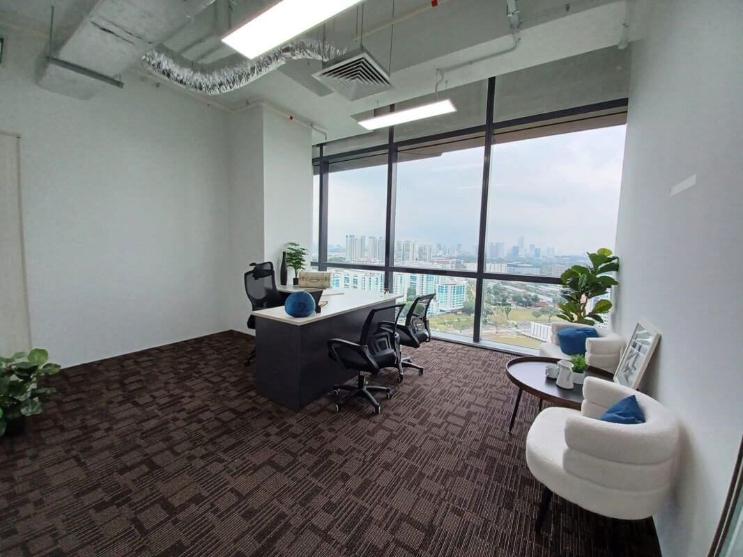 Rent: Ready-to-Take-Over Penthouse Office at Wood Square 可立即接管的木方广场顶层办公室