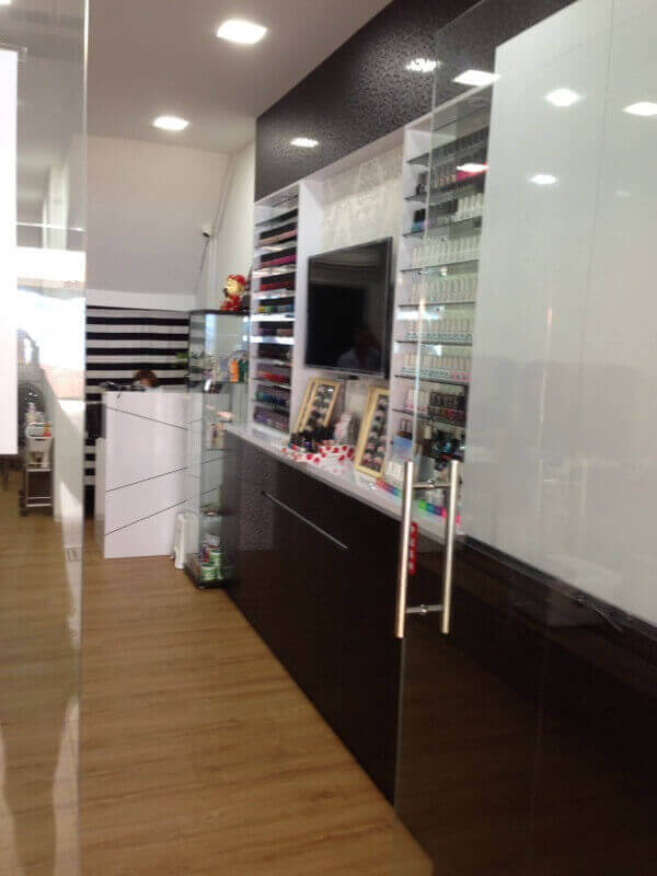 Nail Shop For Takeover