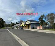 Supermarket / Convenience store.  4 bedroom house image 8