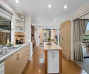 Prime Location Residence with Income or 3 BnB lets (stca) or Health Professional Rooms image 26